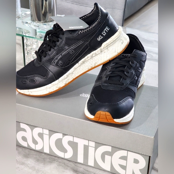 BNWT Womens BLACK size 6.5 ASICS Gel LYTE sneakers - Picture 1 of 4
